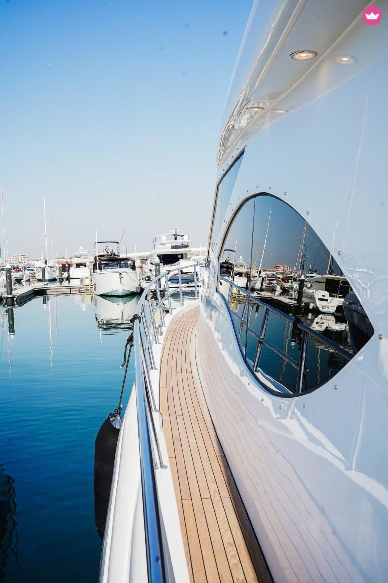 Sail in Style: Luxury Yacht Experience in Dubai!